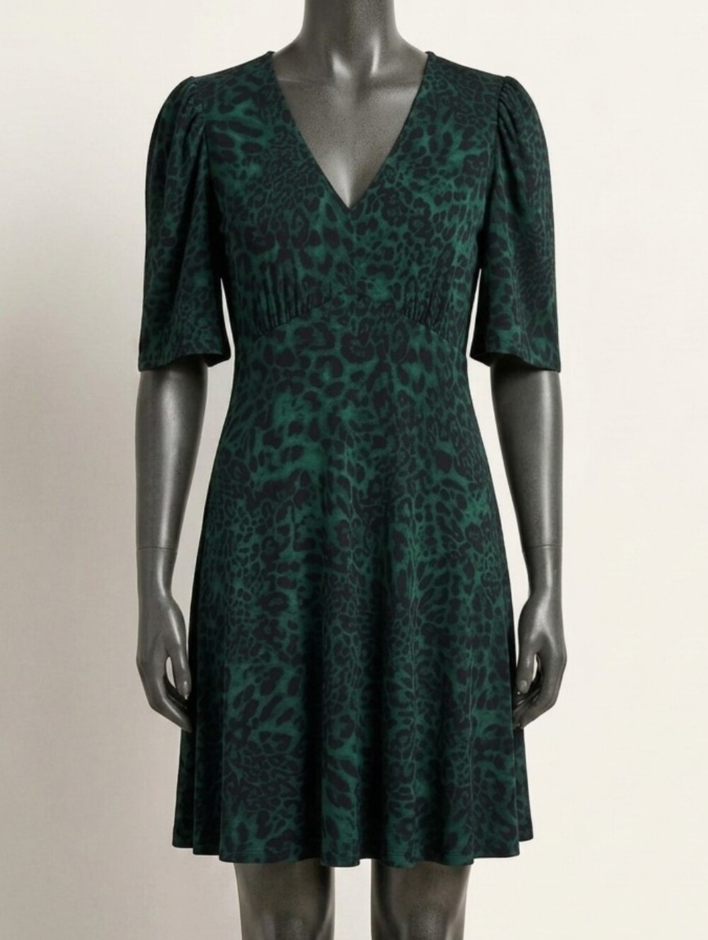 Lark & Ro Green Leopard Print V-Neck Dress | Size 6 Knee-Length Animal Print